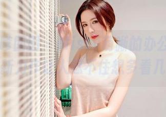 Feilin嗲囡囡 - Misty萌晰的办公室写真，最新力作让人忍不住想多看几眼。