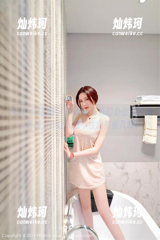 Feilin嗲囡囡 - Misty萌晰的办公室写真，最新力作让人忍不住想多看几眼。