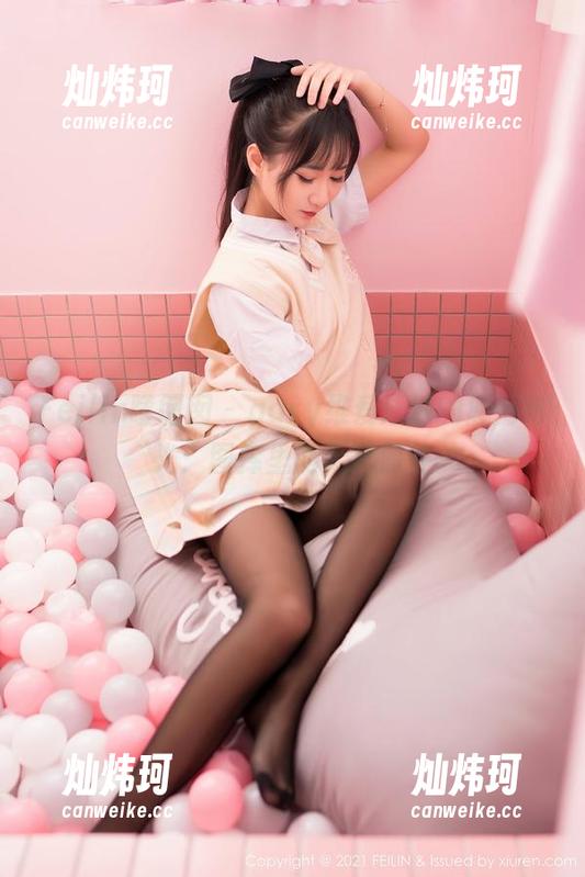 Feilin嗲囡囡-gary维爱 Feilin嗲囡囡 - gary维爱泳池的悠闲时光:图库里的无尽向往