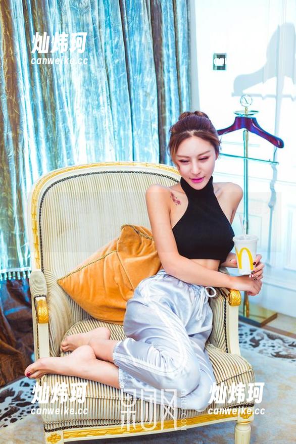 GIRLT果团网-莫雅淇 GIRLT果团网 - 莫雅淇的体操服,附赠免费照片,这才是真正的‘柔韧’!
