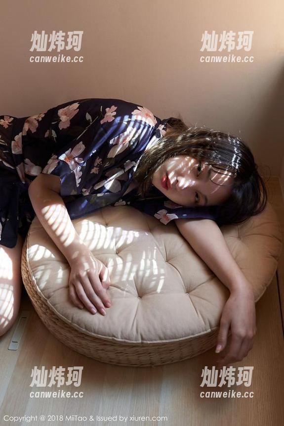 MiiTao蜜桃社-木楠Nan MiiTao蜜桃社 - 水手服下的木楠Nan,真得把原图放大,看看她到底藏了多少低调的魅力!