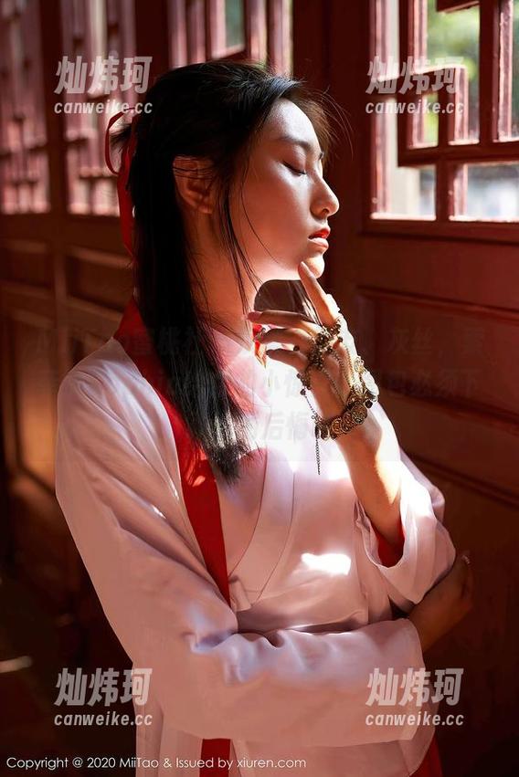 MiiTao蜜桃社-索菲娅Sophia MiiTao蜜桃社 - 汉堡、朋友、灰丝,索菲娅Sophia给你的小惊喜!图包必须下载,别后悔哦