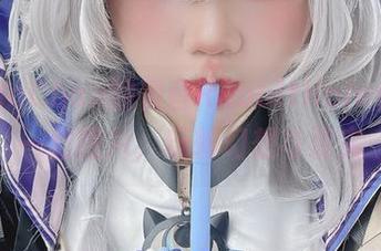 PoppaChan的初音RabbitHole合集：一组图片，玩转幻想与现实