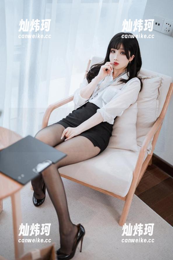 Rioko凉凉子 拯救我的单身生活!Rioko凉凉子私拍图包:奥古斯特女仆与铁血猫猫的绝妙组合!