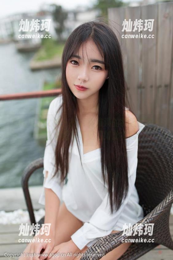 TGOD推女神 - 探索莫雅淇的制服世界：看她怎么把写真变得如此有趣！