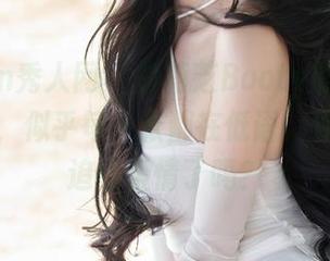 Xiuren秀人网 - 徐莉芝Booty的校园写真原图，似乎每一张都在低语：你准备好追逐爱情了吗？