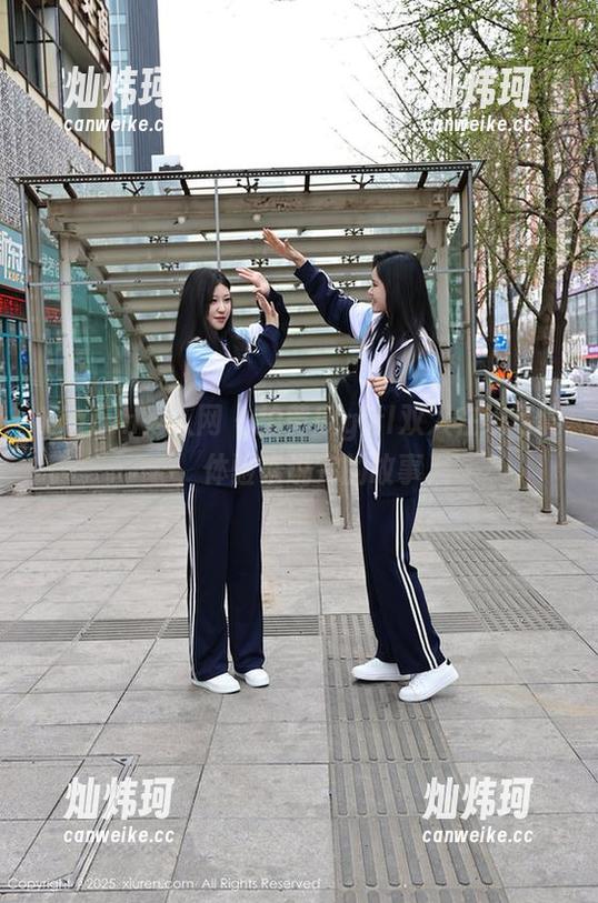 Xiuren秀人网 - 拍黄瓜girl双人在线写真，体验未说完的故事