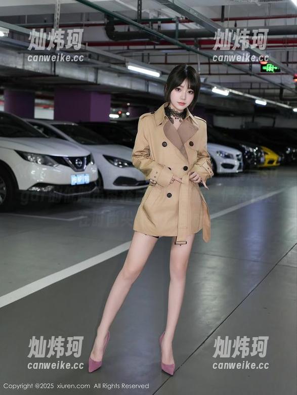 Xiuren秀人网 - 作品连连看！杨晨晨sugar的低胸吊带搭配丝袜美腿，俨然是走在时尚尖端的风向标。