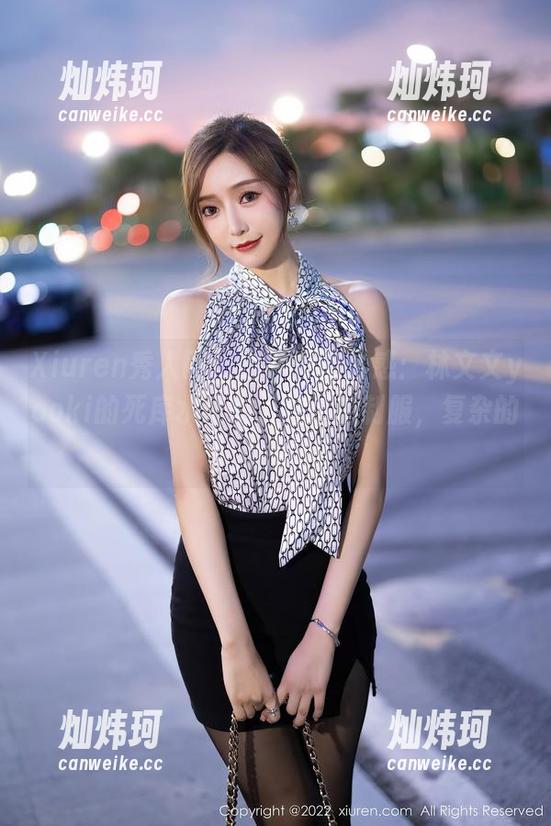 Xiuren秀人网 - 逃不开的诱惑：林文文yooki的死库水合集，简单的制服，复杂的心思。