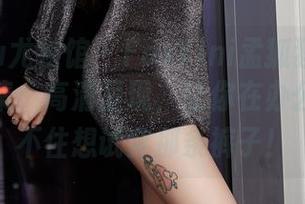 YouWu尤物馆 - FoxYini孟狐狸的牛仔裤写真集：高清呈现，让你在办公室也忍不住想试穿那条裤子！