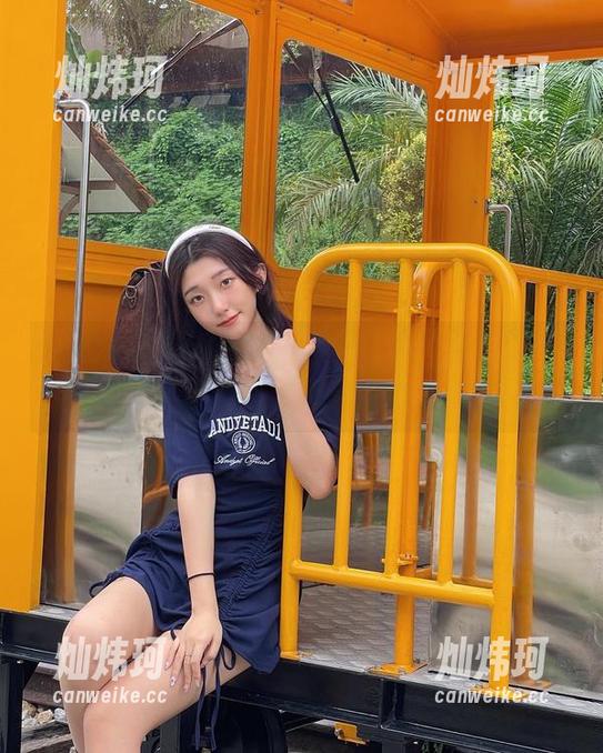 当roroki骷髅姬遇上清纯：那些私房图片里的微妙欲望