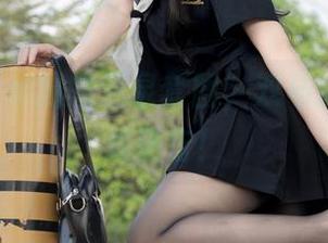 来看看不呆猫的温泉套图，双马尾JK的可爱暴击！
