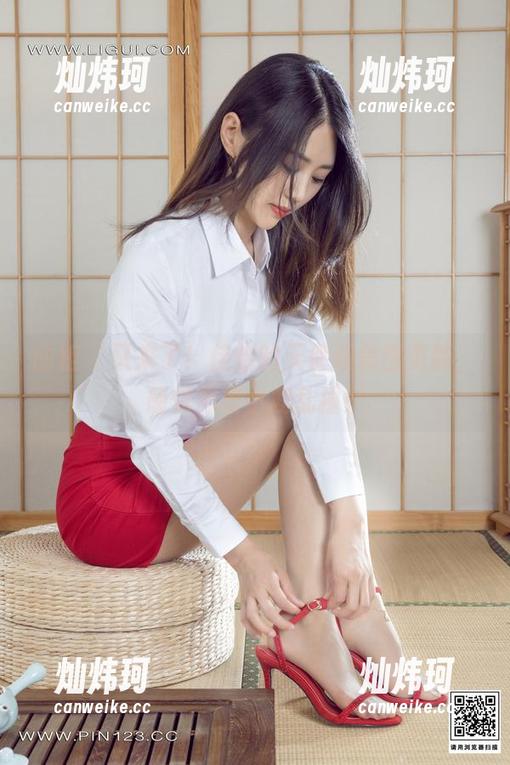 丽柜 - 又来了！佳怡的天使新美图更新，感觉心里小鹿乱撞！