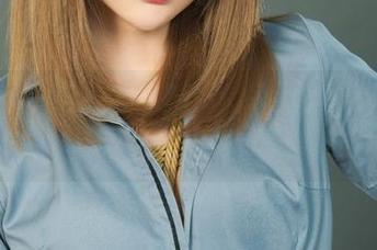 丽柜 - 怎能不爱？婷婷的女王美图为我的壁纸增添了一抹风情！
