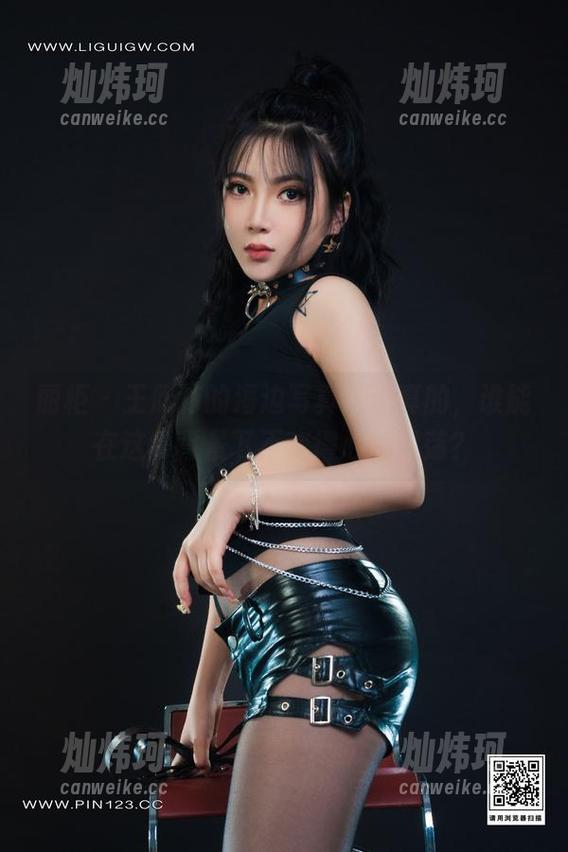 丽柜 - 王欣竹的海边写真：说真的，谁能在这种背景下不变得心绪飘荡？