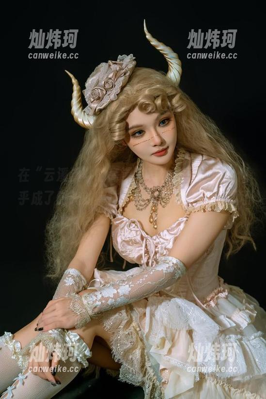 云溪溪 在“云溪溪”的高清写真世界里,沙金似乎成了时光的魔法,让思绪在此时此刻闪烁。