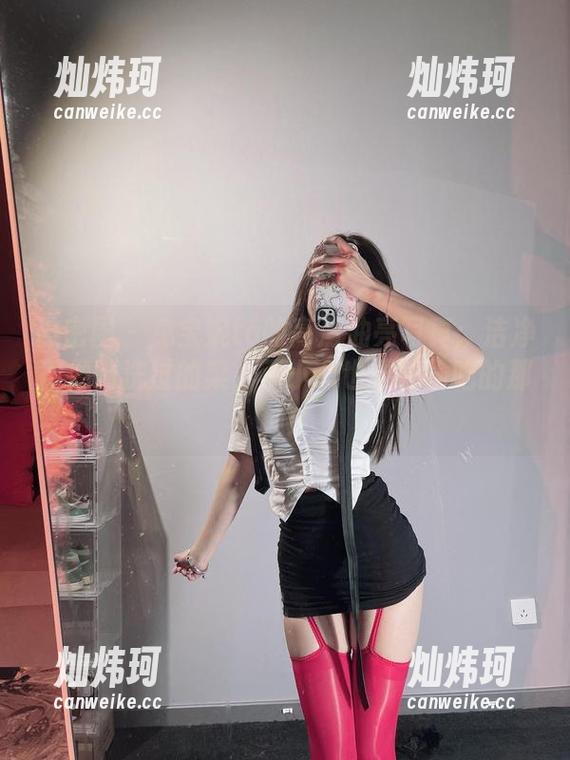 微密圈 - 兔宝妮to的高清油亮写真：洁净得像刚洗过的菜，不小心也要被偷吃的那种！