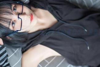 兔玩映画新私拍资源上线！蓝椅子上的黑丝少女准备好带你飞！