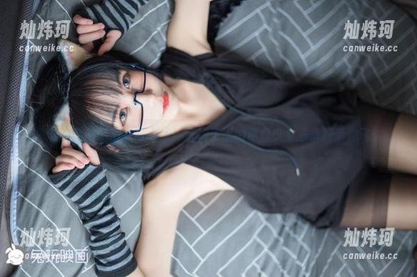 兔玩映画 兔玩映画新私拍资源上线!蓝椅子上的黑丝少女准备好带你飞!