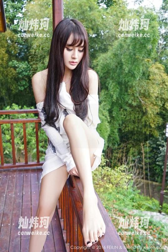 嗲囡囡-陈雅漫VICKY 嗲囡囡 - 见过这么好看的牛仔裤吗?陈雅漫VICKY的这张图片俘获了我的目光,原图快放出来吧!
