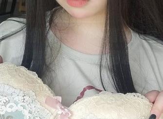 女主K的瑜伽服原图真是清新脱俗，简直让人忍不住想多看几眼，别忘了也分享给你的闺蜜们！