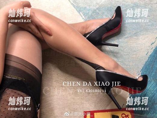 微密圈 - 作品让我想起夏天的味道，宸大小姐在泳池中仿佛化作阳光本身。