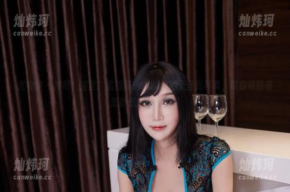 尤物馆 - 冲吧，浴室！孟狐狸FoxYini的无圣光写真，带你领略奇思妙想的尴尬瞬间