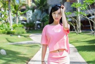 推女郎 - 爱上护士王李丹尼！她的图库让你调皮不已