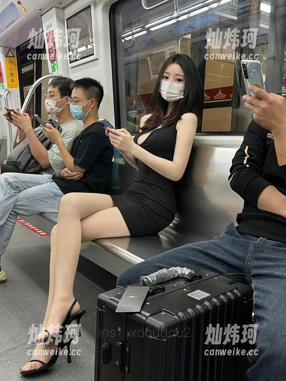 微密圈 - 是小逗逗在搞什么鬼？可爱风潮再度袭来，作品集又更新了哦。