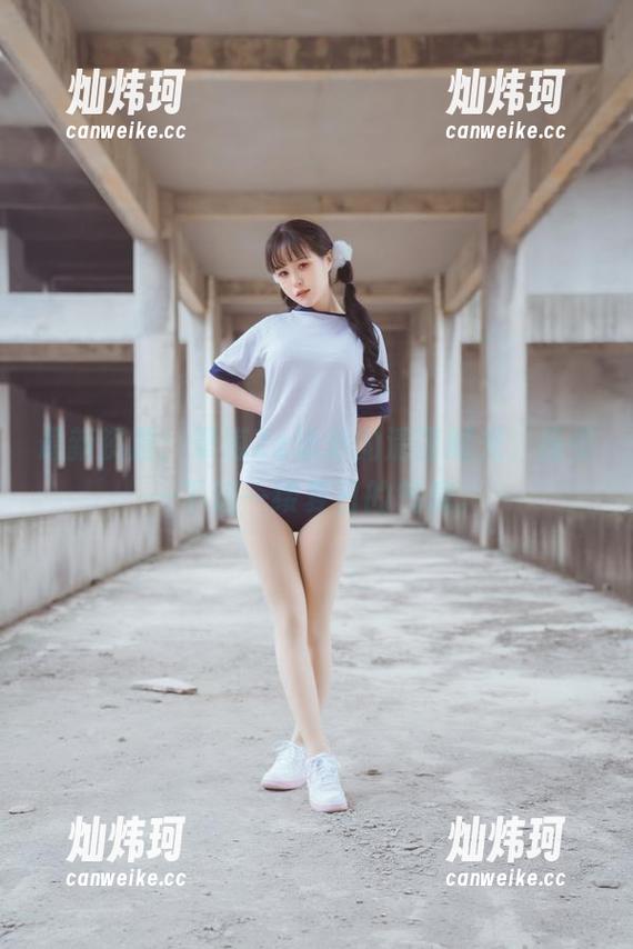 晕崽Zz 最新资源:晕崽Zz泳池的清凉时光,感受一下这一缕夏日的气息。