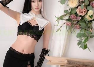 最近在家太无聊？木棉棉OwO的最新黑丝背心写真集来拯救！