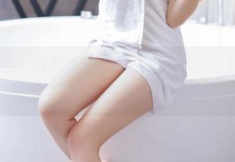 果团网 - 白色的张琳熙：来吧，一起感受这夏天的清凉与凉快！