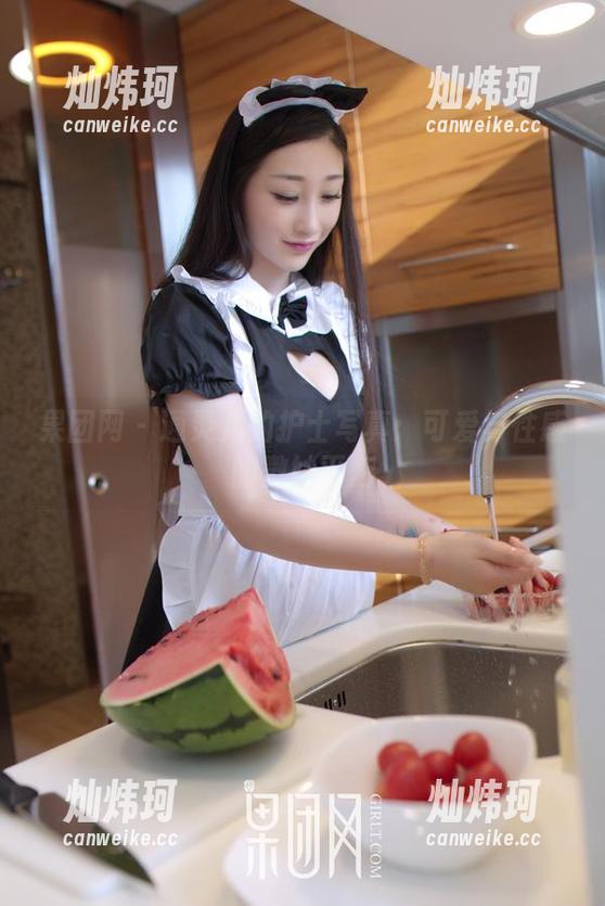 果团网 - 通灵儿的护士写真：可爱与性感的微妙平衡