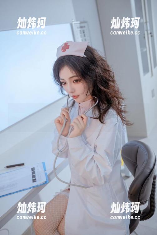 私拍写真新境界：桃良阿宅的镂空美学与我心灵的碰撞