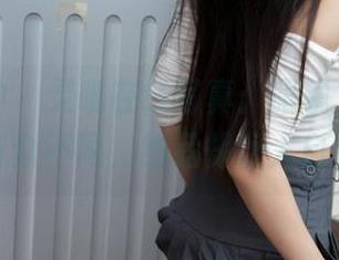 梦丝女神 - 灵唯在线写真：眼镜，乍一看与众不同，细品却让人自省
