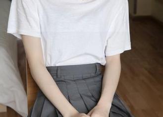 梦丝女神 - 揭秘田园萌妹的玥玥私拍：那些意外的瞬间，简直萌到骨头里！