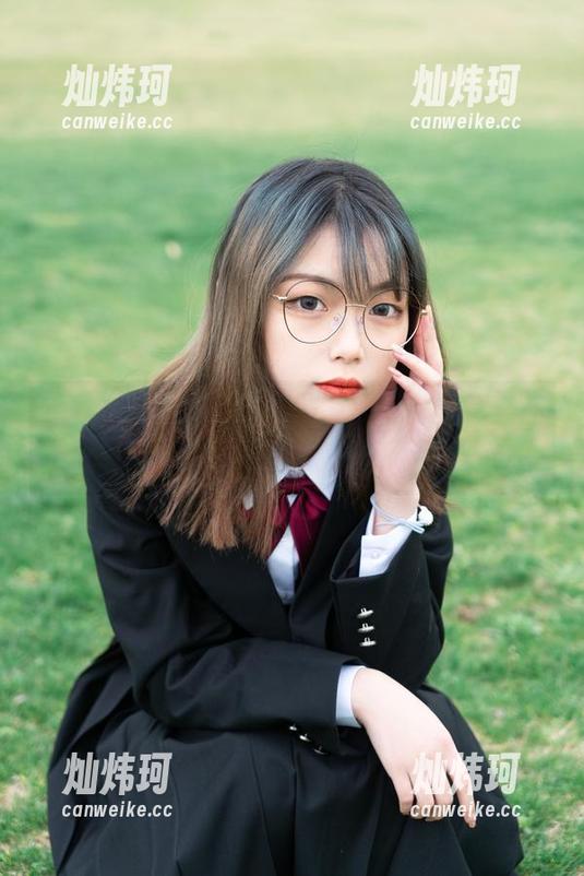 下载梨瑾瑾的花嫁美图，让每一寸都是你的‘白色诱惑’！
