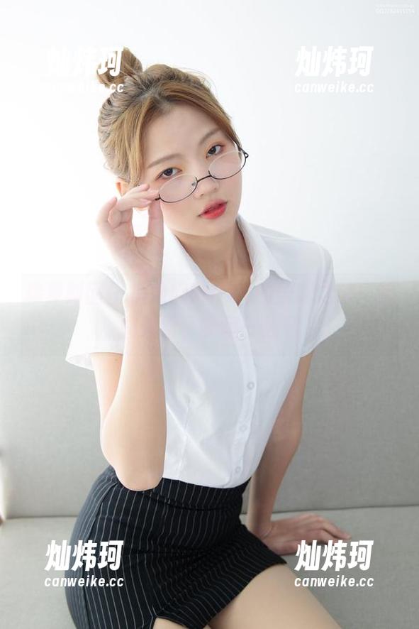 森萝财团 - 小奶糕Milky的美脚之旅：套图缤纷，梦里一起跑