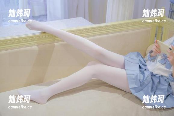 森萝财团 森萝财团的白丝白毛衣写真,仿佛无圣光,真的只是衣服吗?