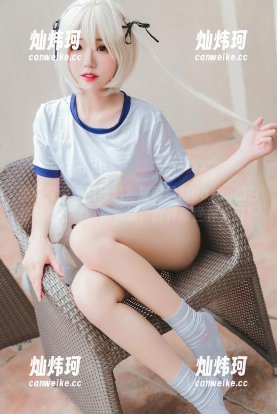想要时尚圈的钥匙？猫君君MaoJun的白衬衫作品集等你下载，打开新世界大门！