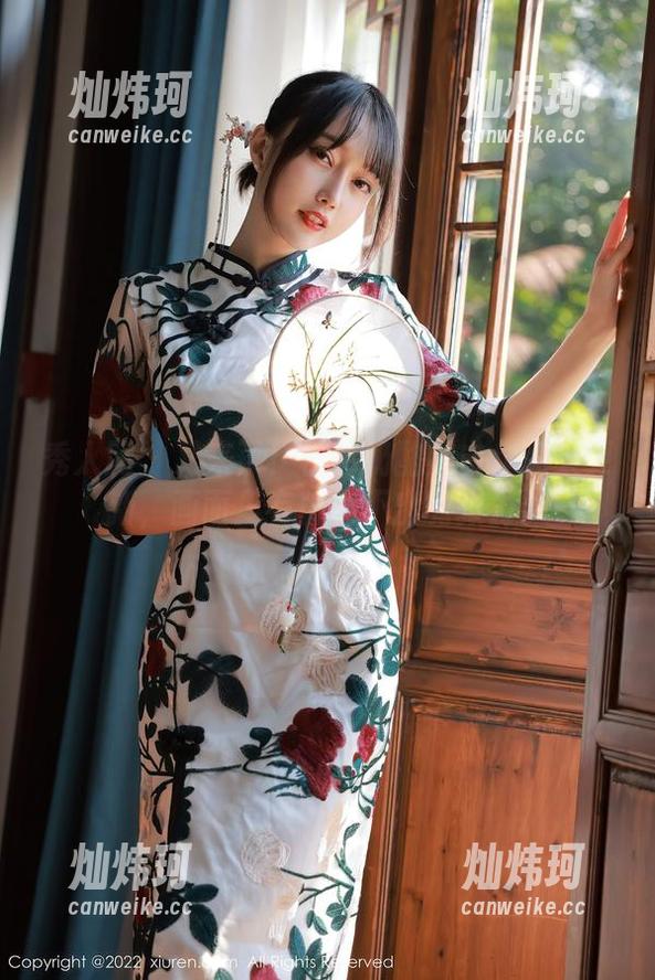 秀人网-桃色奶酪 秀人网 - 又来了!桃色奶酪黑白作品集更新,画面里有种说不出的张力。