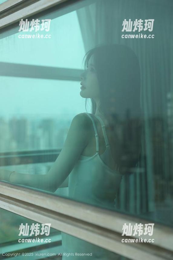 秀人网-糯美子 秀人网 - 糯美子的内衣秀:高清图片,光影下的神秘触感