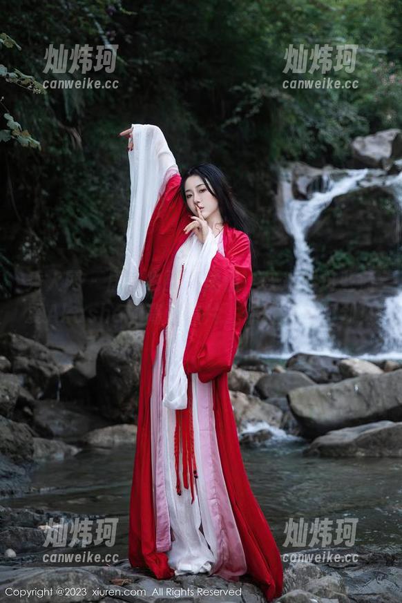 秀人网-蓝夏Akasha 秀人网 - 居家也要高颜值,快来看这些蓝夏Akasha的高清照片,你绝对想不到!