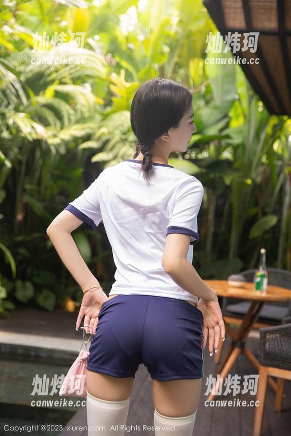秀人网-软软子 秀人网 - 软软子:棉袜在高清写真集中跳舞,谁能抵挡得了这种可爱?