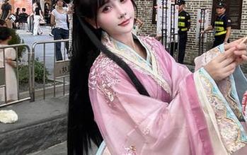在网盘里寻觅：秋山AkI的《mirror彩云》，到底啥意思？