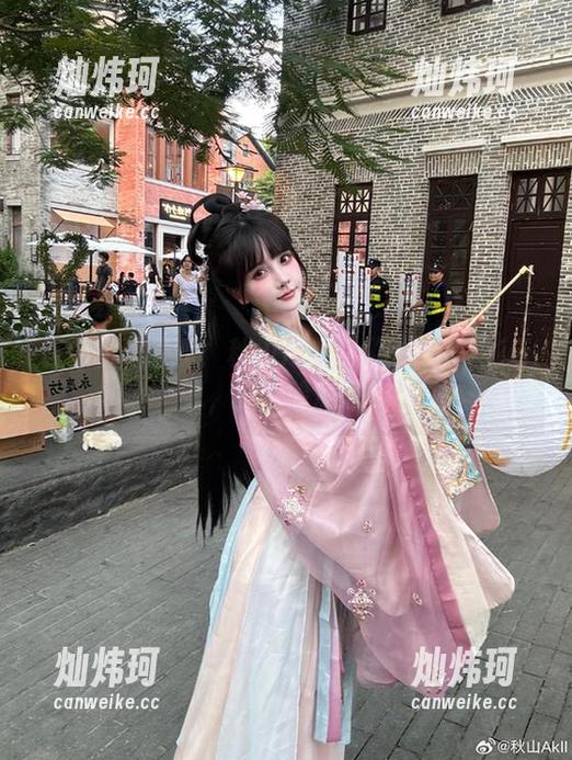 在网盘里寻觅：秋山AkI的《mirror彩云》，到底啥意思？