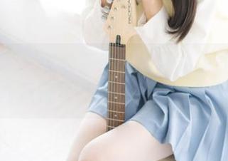稚乖画册 - 谁说吉他少女只能静静地弹？赤西夜夜更新的图片打破常规！
