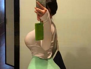 微密圈 - 当童小芯遇上女仆装，私拍资源简直让人忍不住出声！