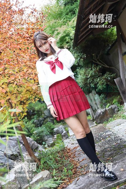 美媛馆-Carina绮里嘉 美媛馆 - 一眼看上瘾:Carina绮里嘉的空姐图包游走细腻与诱惑之间
