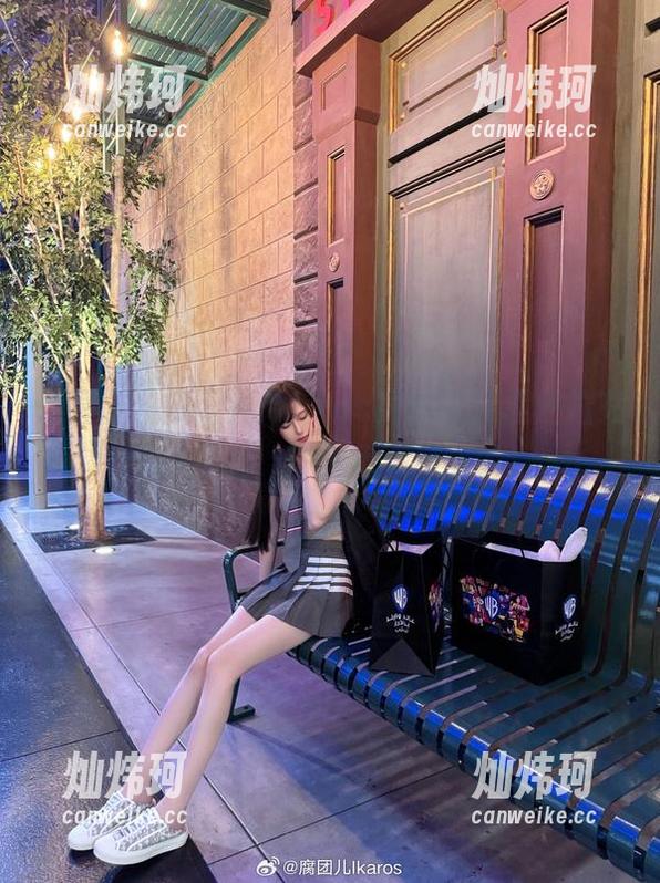 别睡了，腐团儿Ikaros更新大元素使拉克丝的原图，撩得我心痒痒的！